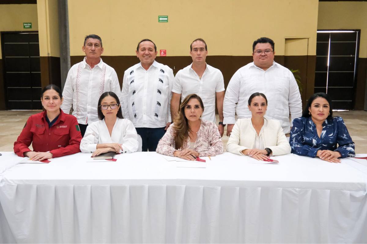 Gobernadora Mara Lezama se reúne con presidentes municipales de Quintana Roo.