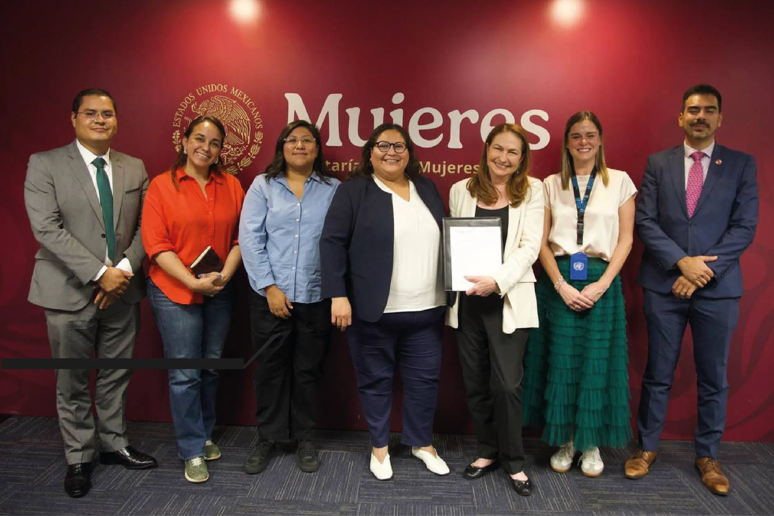 Autoridades de ONU Mujeres y la Secretaría de las Mujeres durante la firma del acuerdo por la igualdad en México.